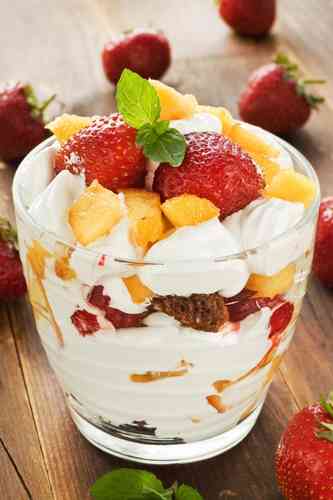 Parfait de Frutas e Iogurte com Granola