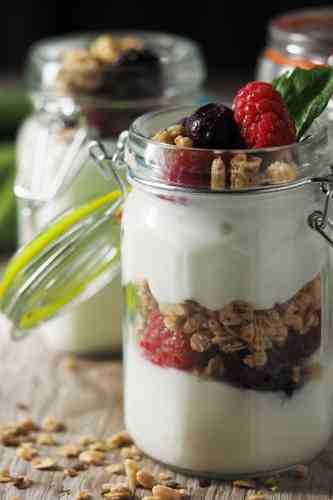 Parfait de Frutas e Iogurte com Granola