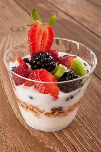 Parfait de Frutas e Iogurte com Granola